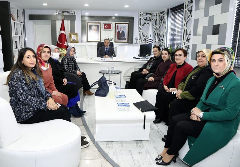 AK PARTİLİ KADINLARDAN, BAŞKANIMIZA ZİYARET