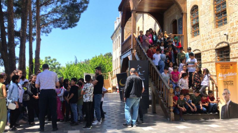 Öğrenciler Şehrin Tarihi Mekânları Ziyaret Etti