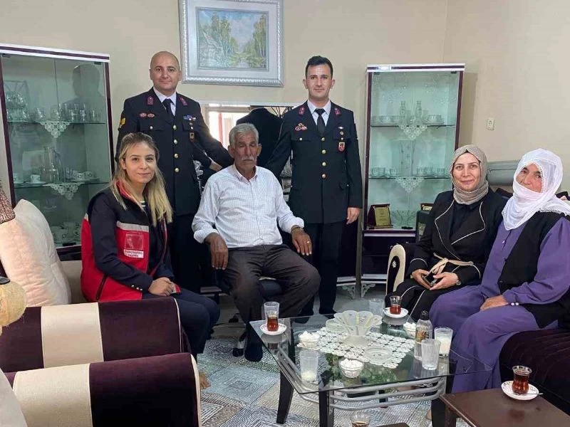 Jandarma, Bayramda Şehit Ailelerini Unutmadı