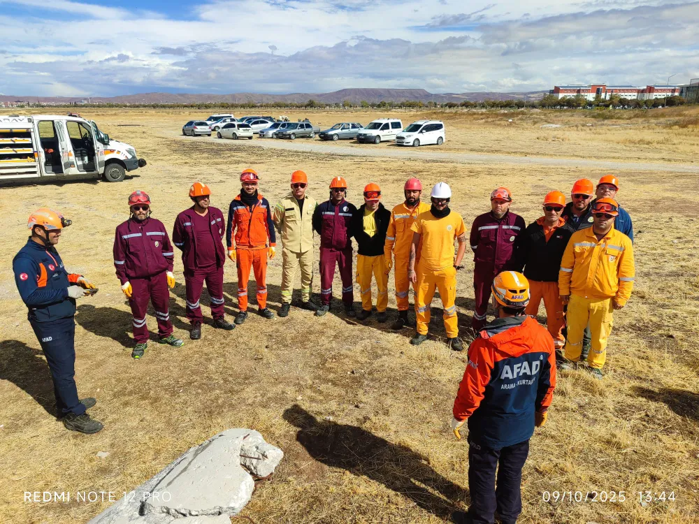 Aksaray Orman İşletme Müdürlüğü personeline “Enkazda Arama ve Kurtarma Temel Eğitimi” verildi.
