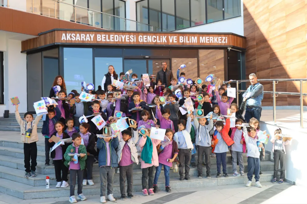 Burada; dokunarak, deneyerek, araştırarak ve paylaşarak öğreniyoruz
