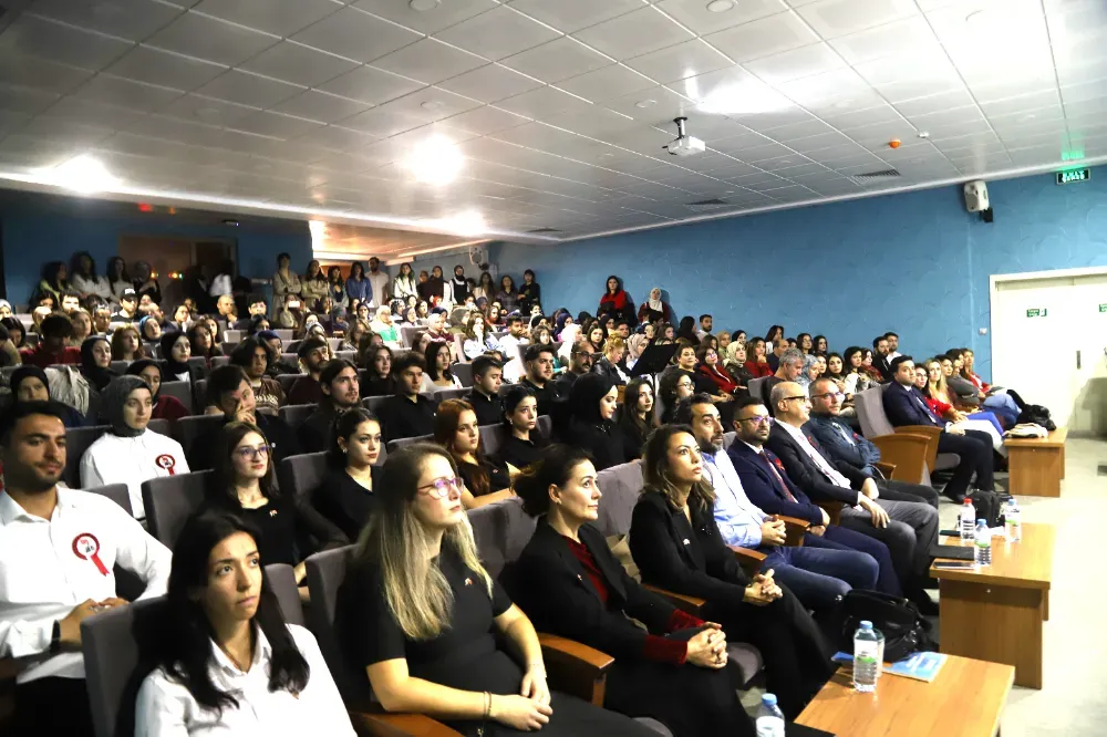 ASÜ’de Cumhuriyet’in 102’inci yılında eğitim fakültelerinin geleceği ele alındı