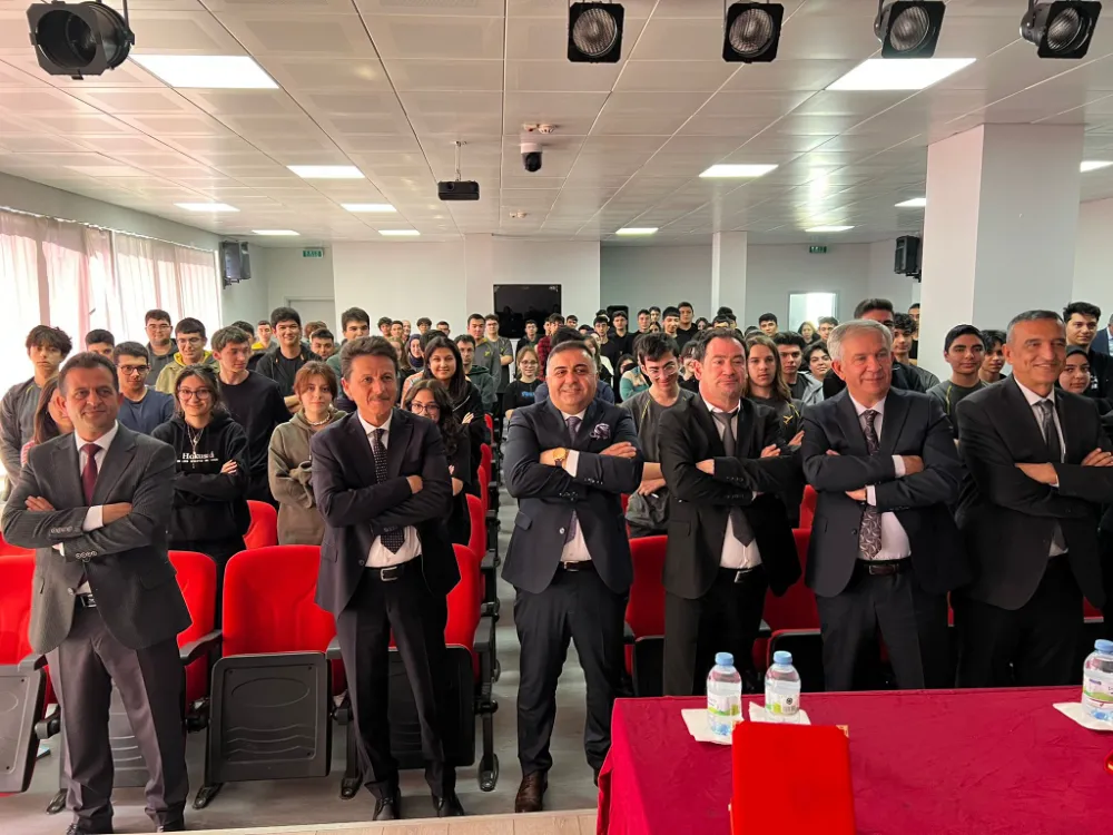 Türkiye’nin İlk Uzay Mühendisi Turgay Karakaş, Aksaray Şehit Pilot Hamza Gümüşsoy Fen Lisesi’nde Öğrencilerle Buluştu