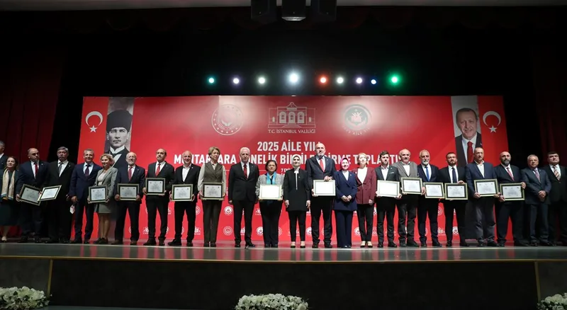 Bakan Göktaş, 2025 Aile Yılı kapsamında muhtarlarla buluştu