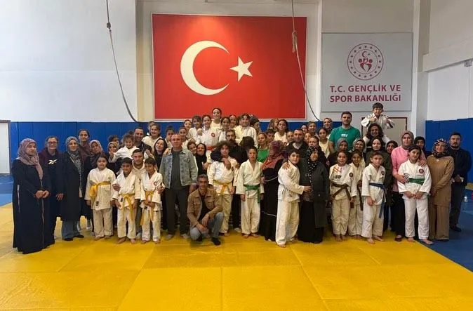 Judocular kıyasıya yarıştı