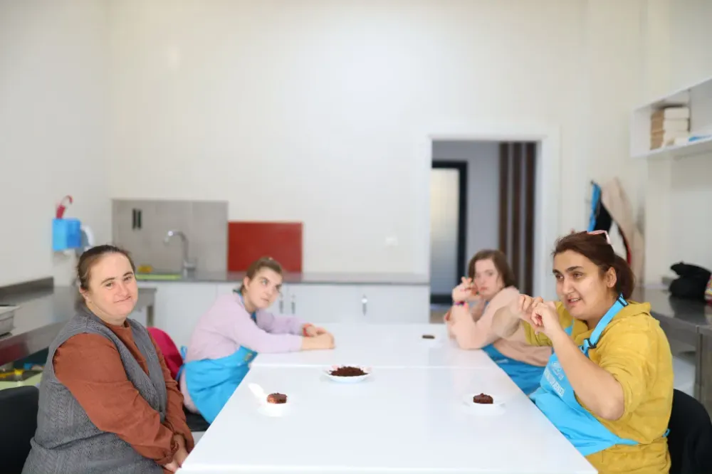 Engelleri aşmanın en güzel yolu, birlikte güçlü olmaktır