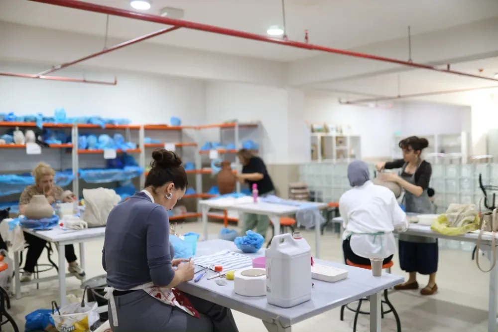 Bir kadının eli değdi mi, taş bile çiçek açar