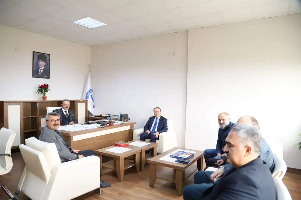 Rektör Arıbaş’tan Sosyal Bilimler Enstitüsü Müdürü Duman’a hayırlı olsun ziyareti