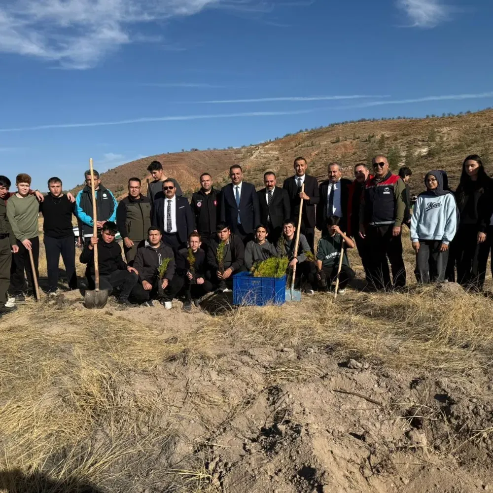 Geleceğe nefes oldular, fidanları toprakla buluşturdular