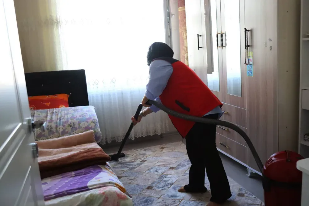 Biz onların çocukları gibiyiz, Onlar da bize her kapıda dua eden büyüklerimiz