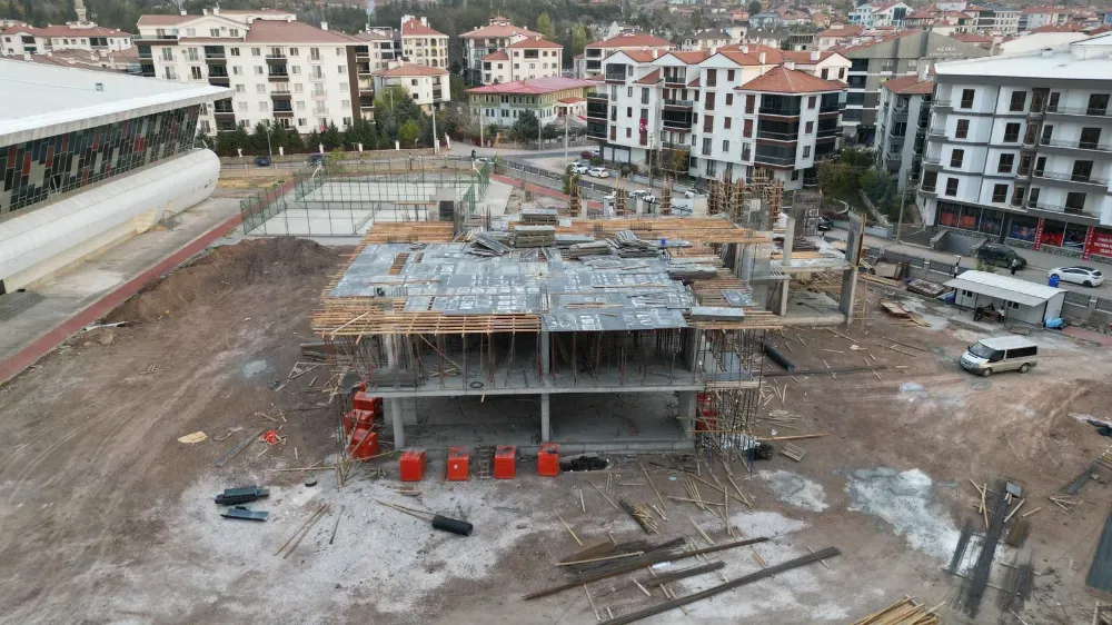 3 BİN 400 METREKARELİK GENÇLİK MERKEZİ KABA İNŞAATINDA SONA YAKLAŞILDI