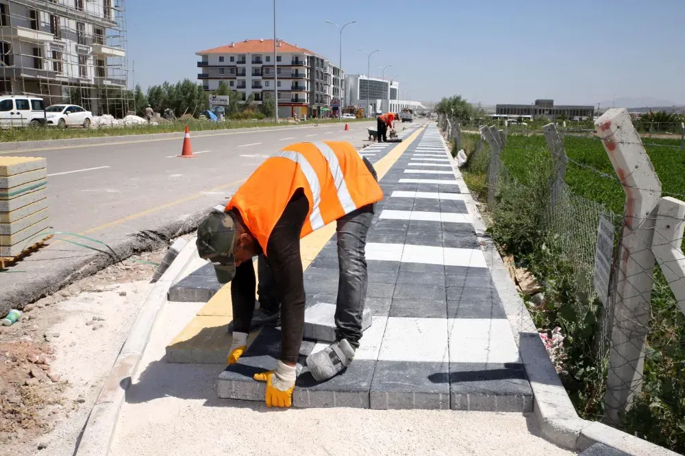 AKSARAY BELEDİYESİ 2025’TE 46 BİN METREKARELİK KALDIRIM YENİLEME VE YENİ KALDIRIM YAPIMINI TAMAMLADI