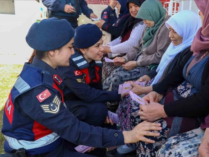 Jandarma Ekipleri Kadına Şiddetle İlgili Vatandaşı Bilgilendirdi