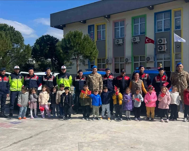 Didim İlçe Jandarma Komutanlığı Ekipleri, Miniklere Jandarmayı Tanıttı