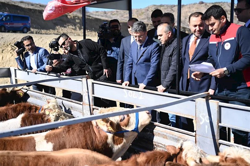 BAKAN YUMAKLI: 2028 İTİBARIYLA KIRMIZI ET İTHALATI KONUSUNU ÜLKE GÜNDEMİNDEN ÇIKARMIŞ OLACAĞIZ