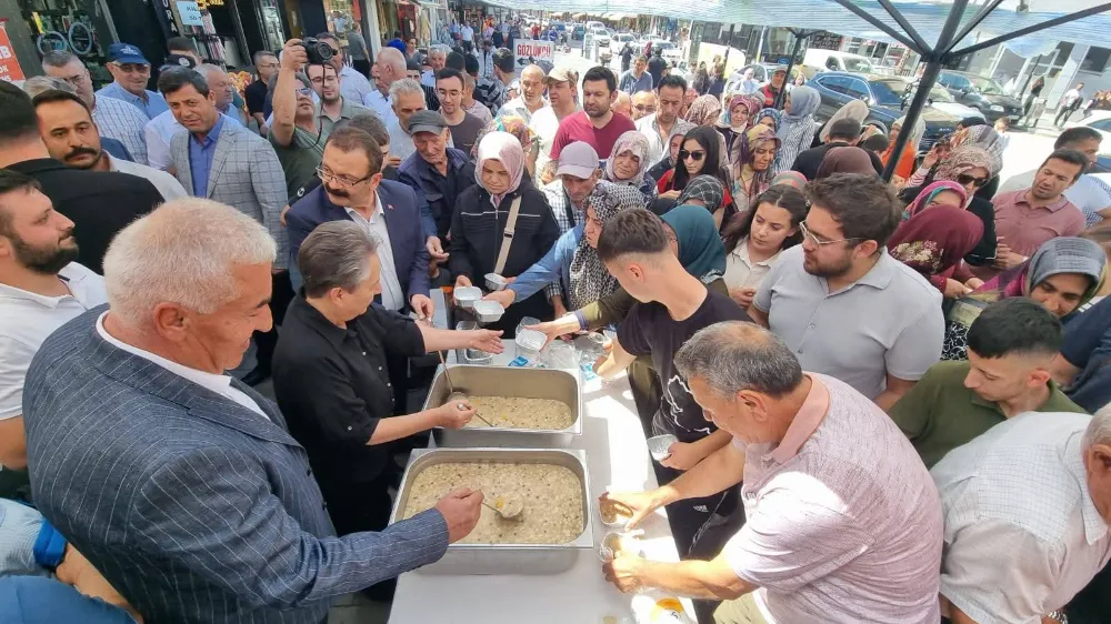 Emrullah Ülkü Kuruyemiş’ten Binlerce Kişiye Aşure İkramı