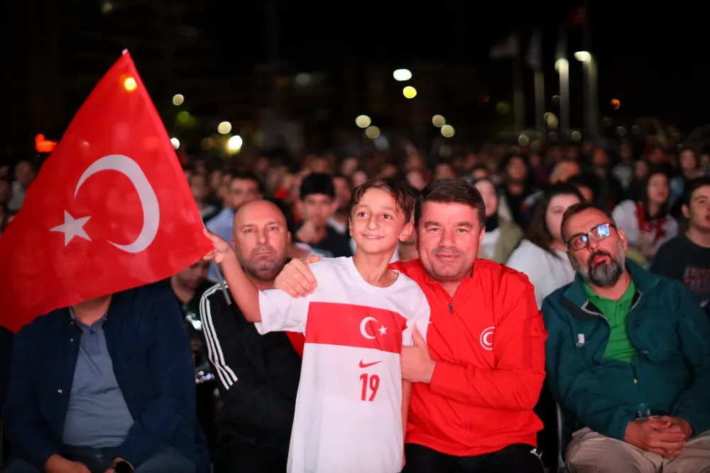 BAŞKAN DİNÇER, EUROBASKET 2025 FİNAL HEYECANINI AKSARAYLILARLA YAŞADI