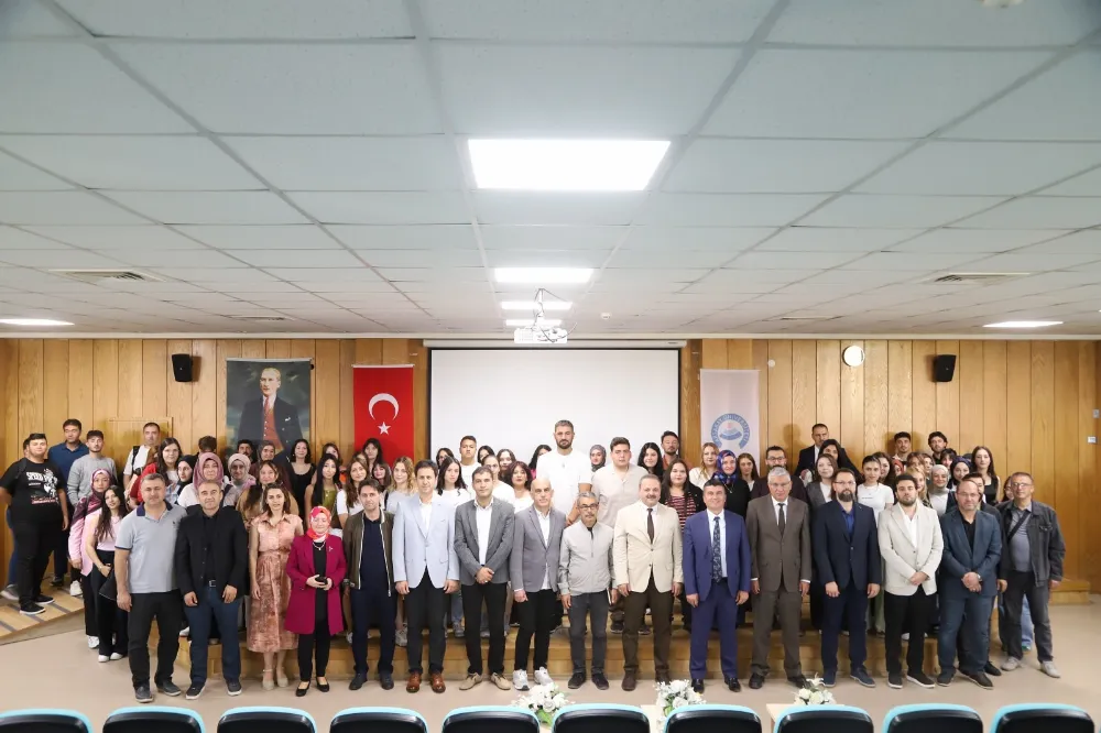 Rektör Arıbaş: İletişimde yapılanlar yasal mı ahlaki mi?