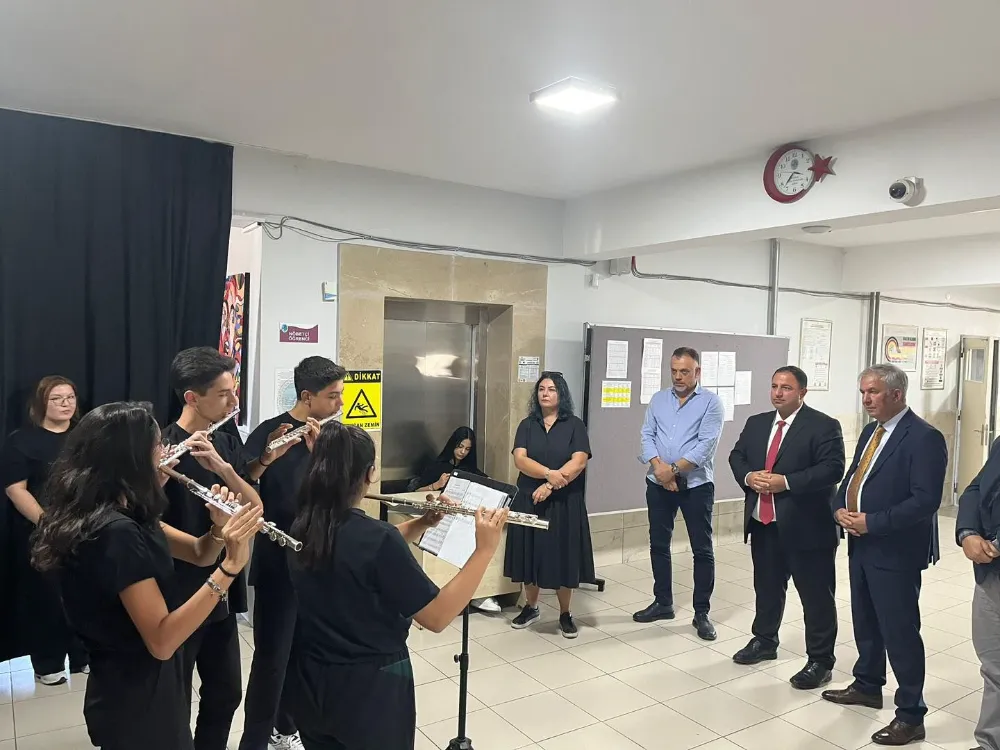 Genç yetenekler sanat eserlerini sergiledi